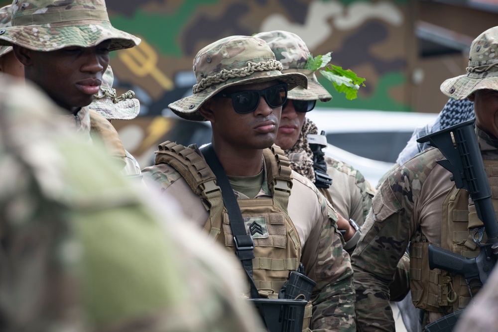 SENAN conducts FINEX with 2nd Brigade Marines in Panama
