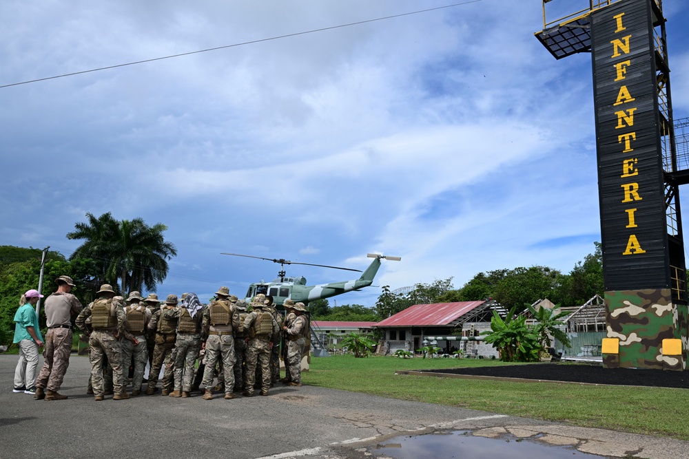 SENAN conducts FINEX with 2nd Brigade Marines in Panama