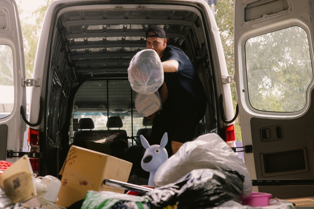 U.S. Marines with CLB-1, MRF-D 25.3 supports volunteer event for St. Vincent de Paul Society