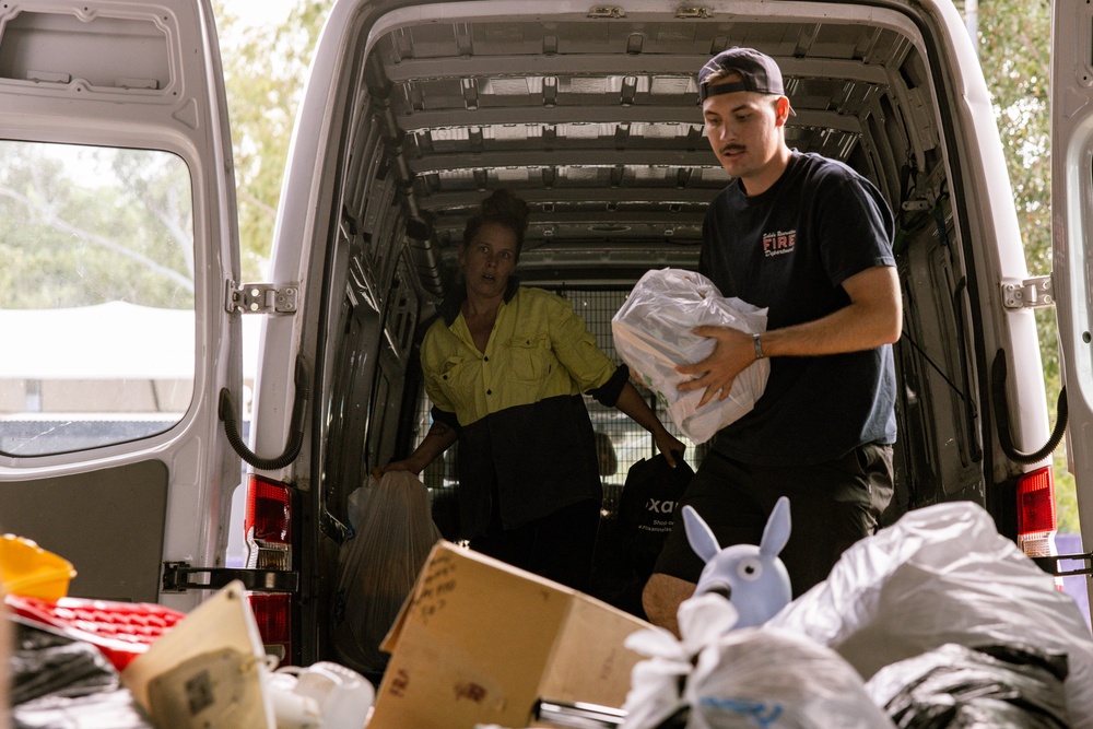 U.S. Marines with CLB-1, MRF-D 25.3 supports volunteer event for St. Vincent de Paul Society