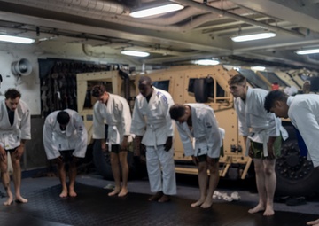 22nd MEU (SOC)| Marines practice judo