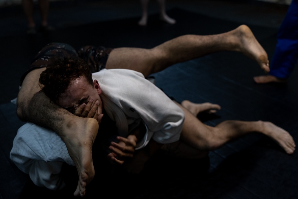 22nd MEU (SOC)| Marines practice judo