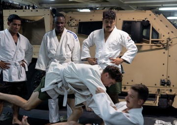 22nd MEU (SOC)| Marines practice judo