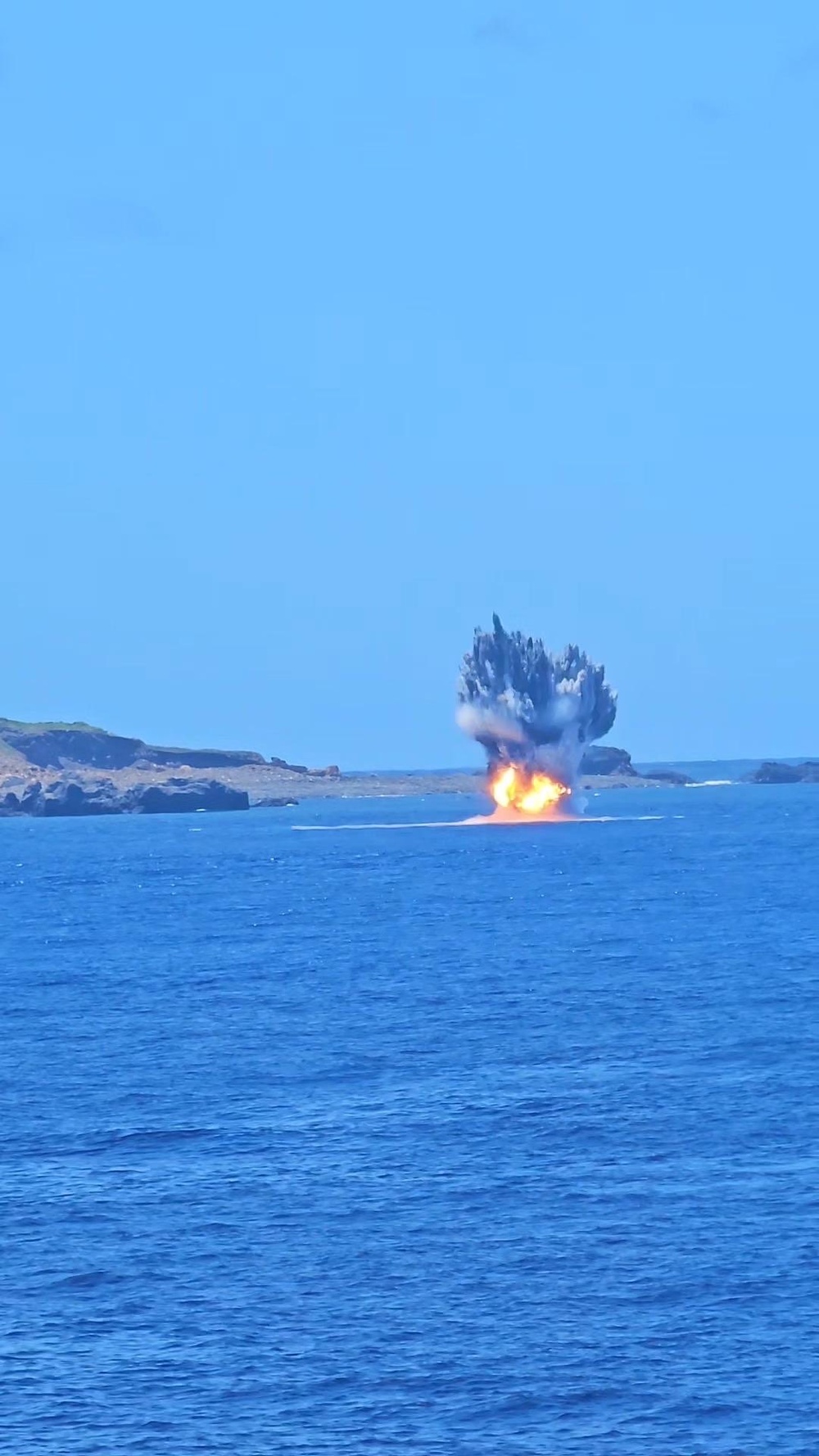 U.S. Navy and Marine Corps EOD Technicians Conduct Live Mine Countermeasure Operations During IWO-TO LIVE MINEX 2025