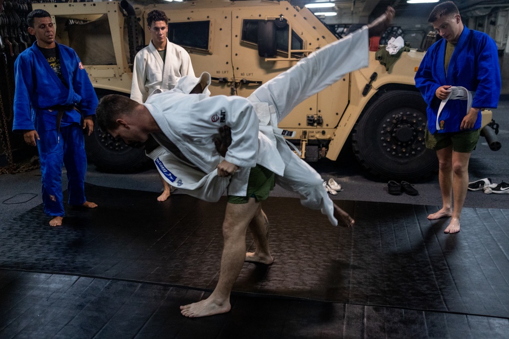 22nd MEU (SOC)| Marines practice judo