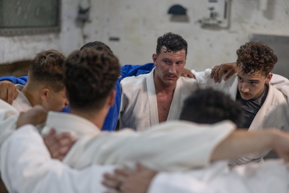 22nd MEU (SOC)| Marines practice judo