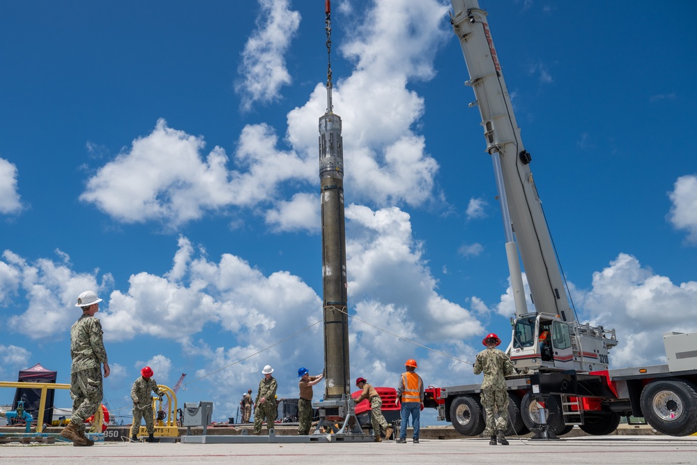Navy Munitions Command Pacific loads USS Jefferson City (SSN 759)