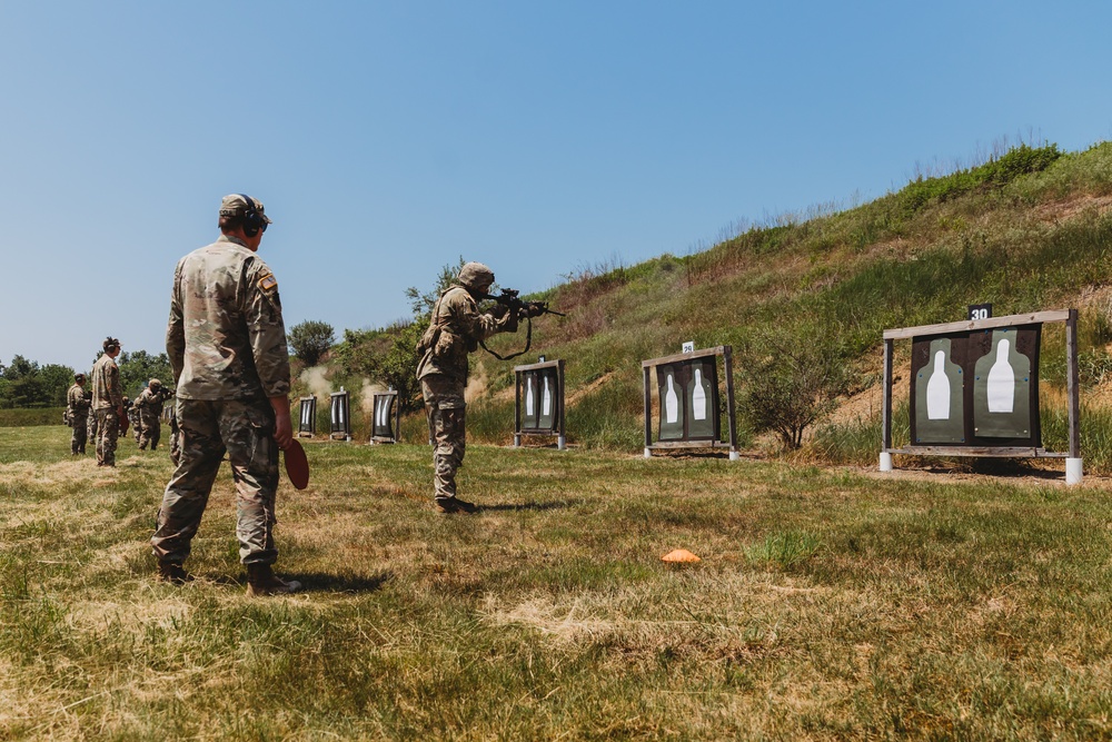 B CO, 1-112 IN BN Practices Urban Rifle Marksmanship