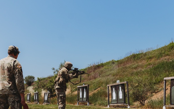 B CO, 1-112 IN BN Practices Urban Rifle Marksmanship
