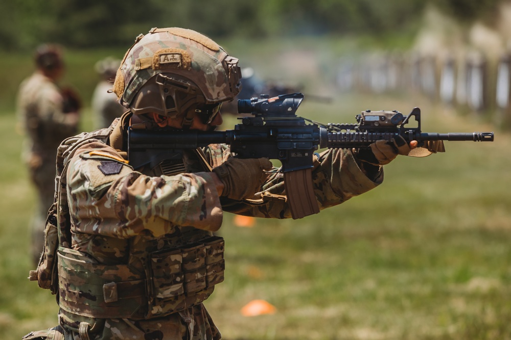B Co., 1-112 IN BN Practice Urban Rifle Marksmanship