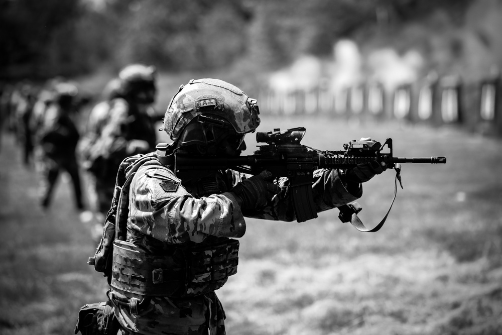 B Co, 1-112 IN BN Practice Urban Rifle Marksmanship