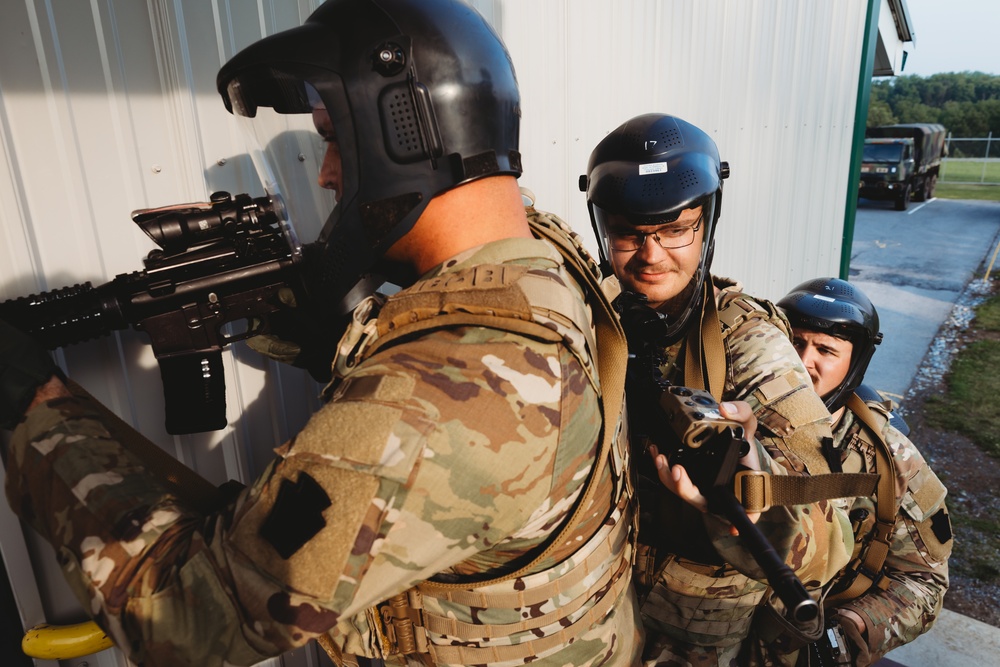 B Co., 1-112 IN BN Conducts CQB Training