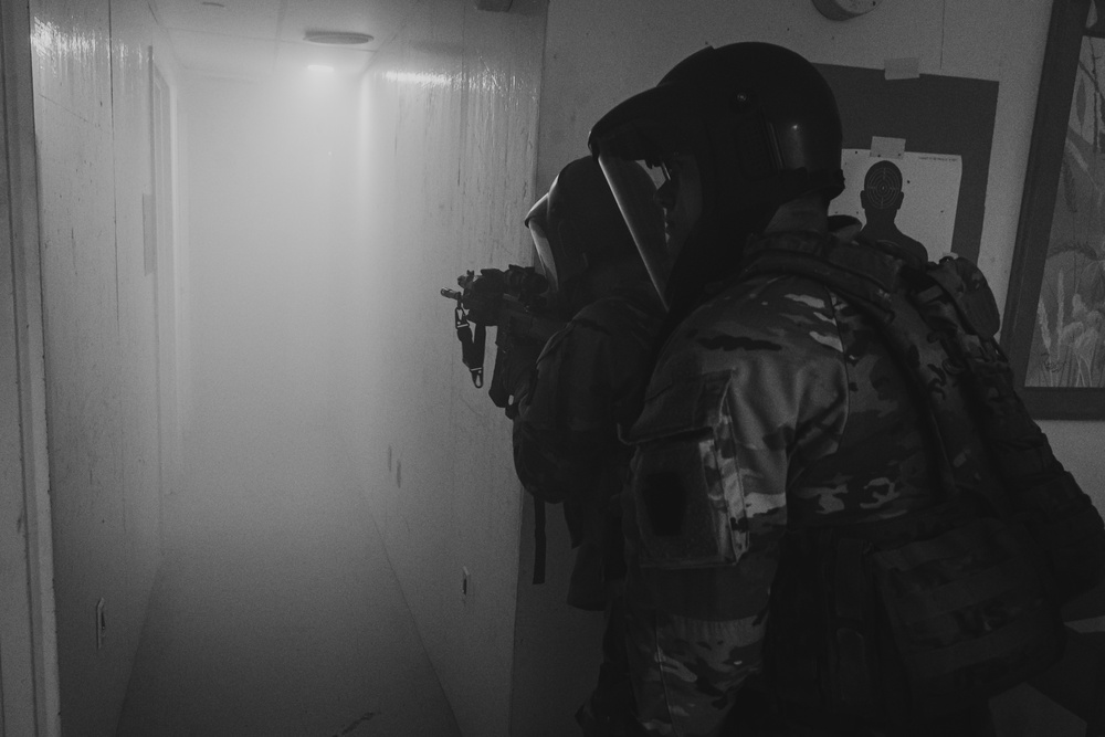 B Co., 1-112 IN BN Conducts CQB Training