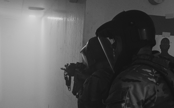 B Co., 1-112 IN BN Conducts CQB Training