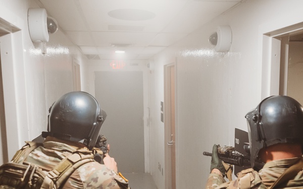 B Co., 1-112 IN BN Conducts CQB Training