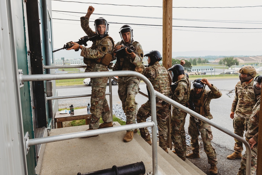 B Co., 1-112 IN BN Conducts CQB Training