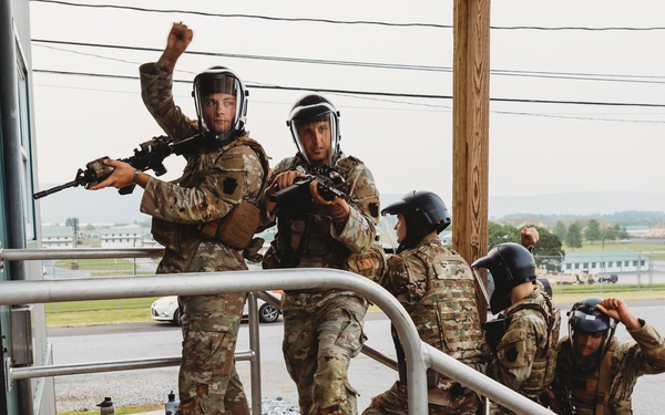 B Co., 1-112 IN BN Conducts CQB Training