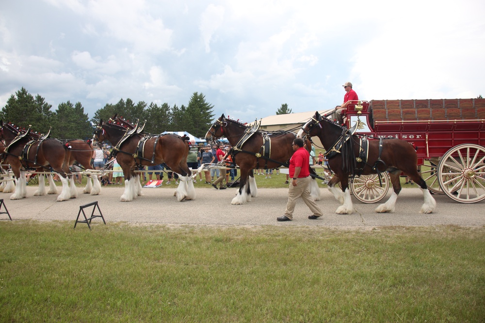 Hundreds attend Clydesdales visit to Fort McCoy; parade held at Pine View Campground