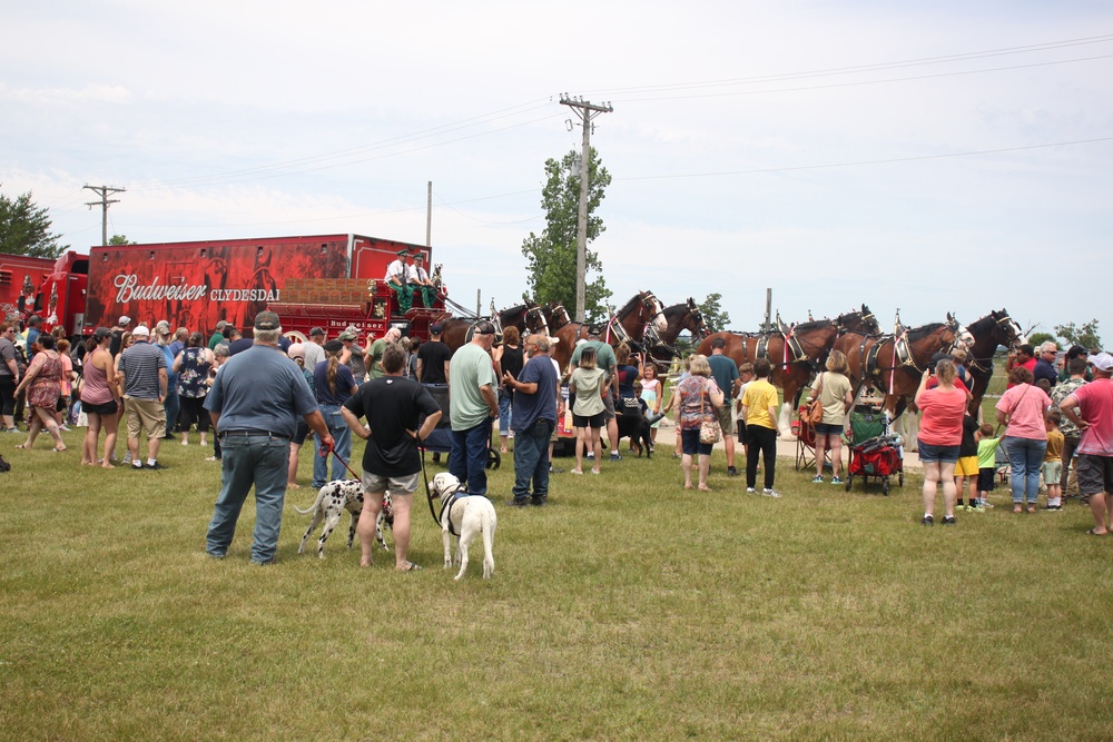 Hundreds attend Clydesdales visit to Fort McCoy; parade held at Pine View Campground