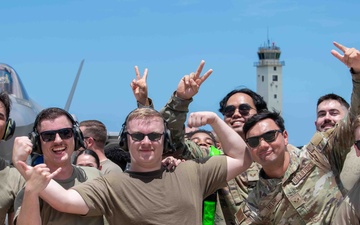 18th MXG holds weapons load competition