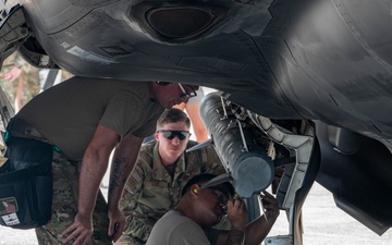 18th MXG holds weapons load competition