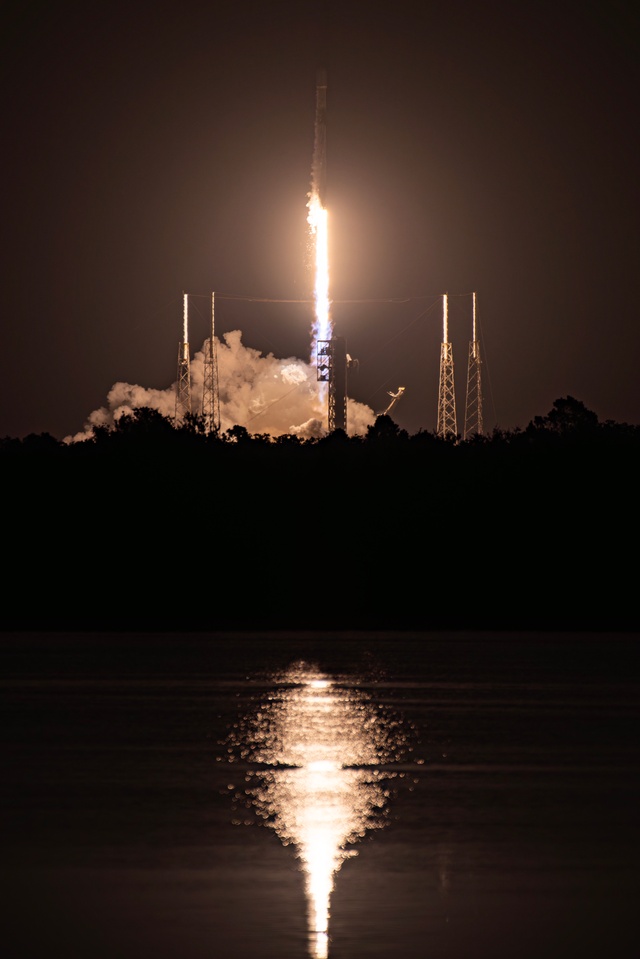 Starlink 10-34 Launches from Cape Canaveral Space Force Station