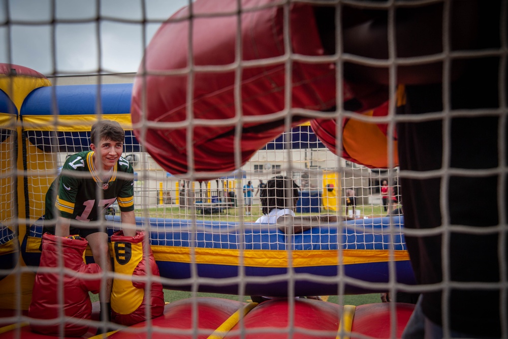 USS John C. Stennis (CVN 74) Holds MWR Event