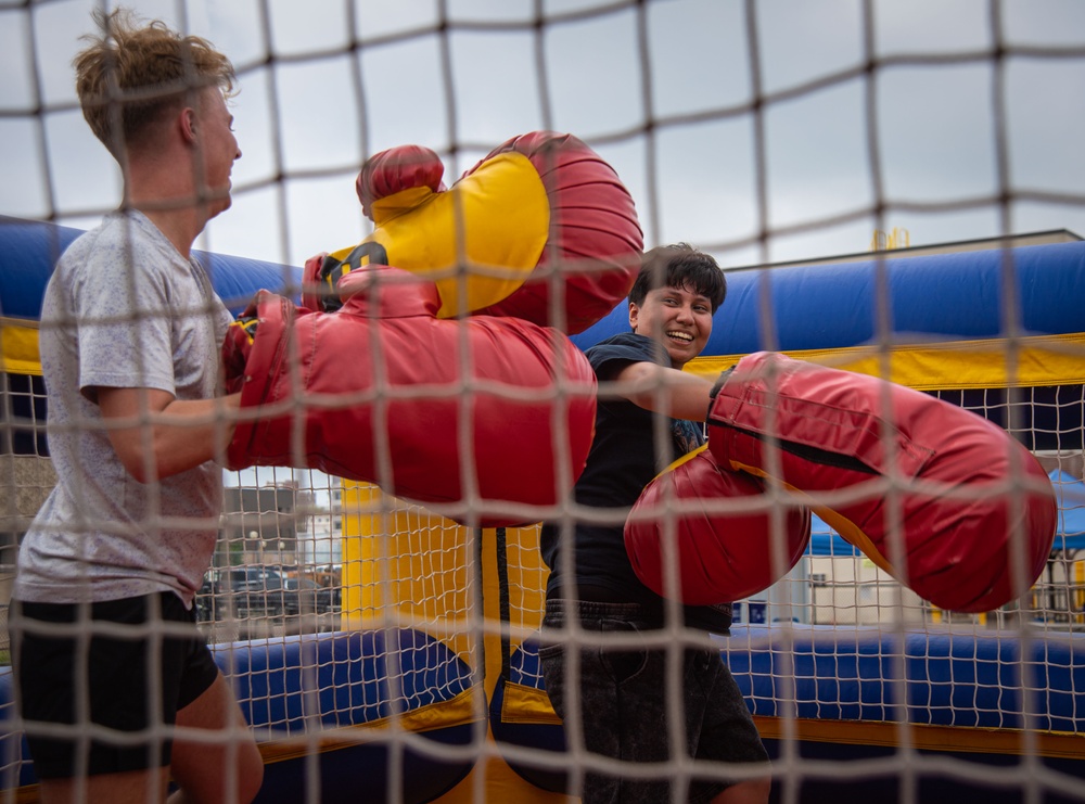 USS John C. Stennis (CVN 74) Holds MWR Event