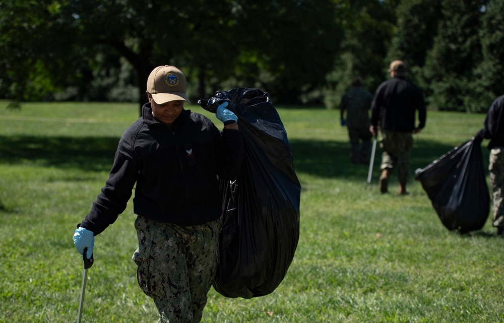 Funeral Honors Sailor Named Junior Sailor of the Year at NSA Philadelphia