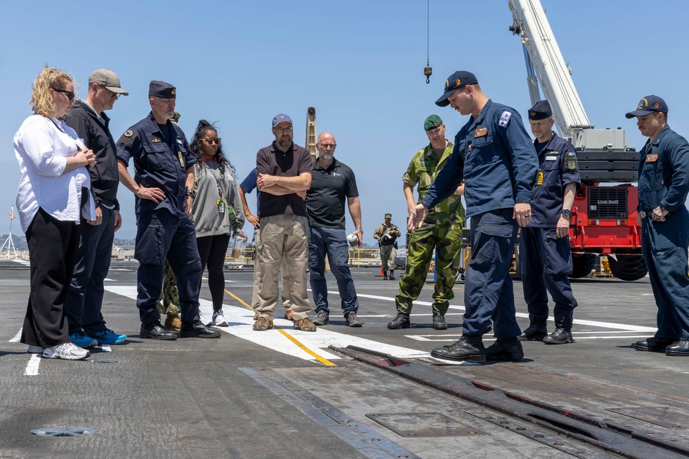 Abraham Lincoln hosts Swedish Defense Materiel Administration
