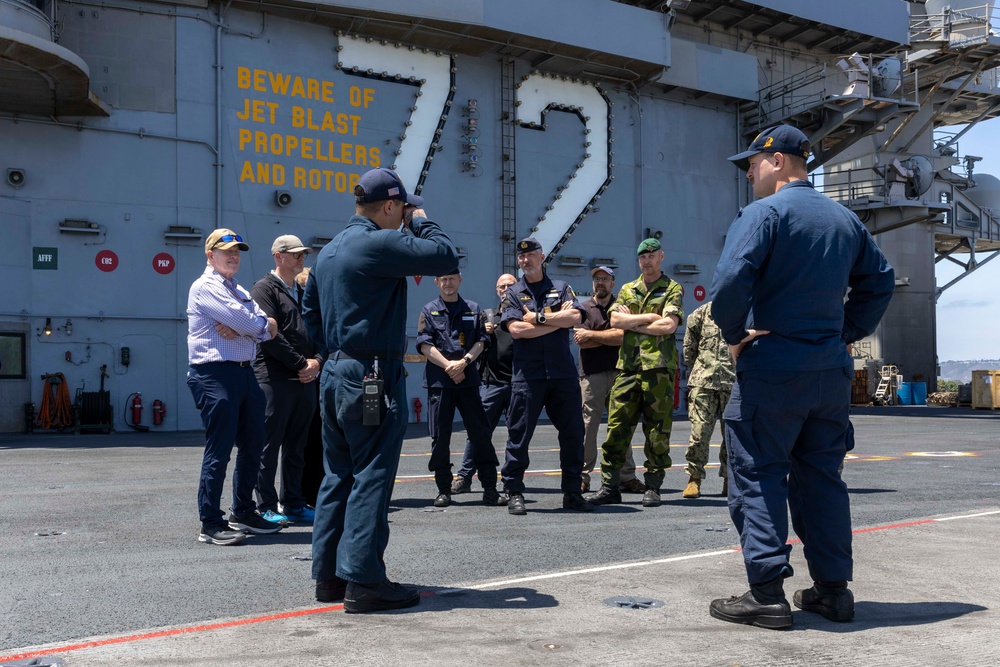 Abraham Lincoln hosts Swedish Defense Materiel Administration