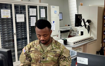 Munson Army Health Center Soldiers Earn Prestigious Hip Pocket Scholarships
