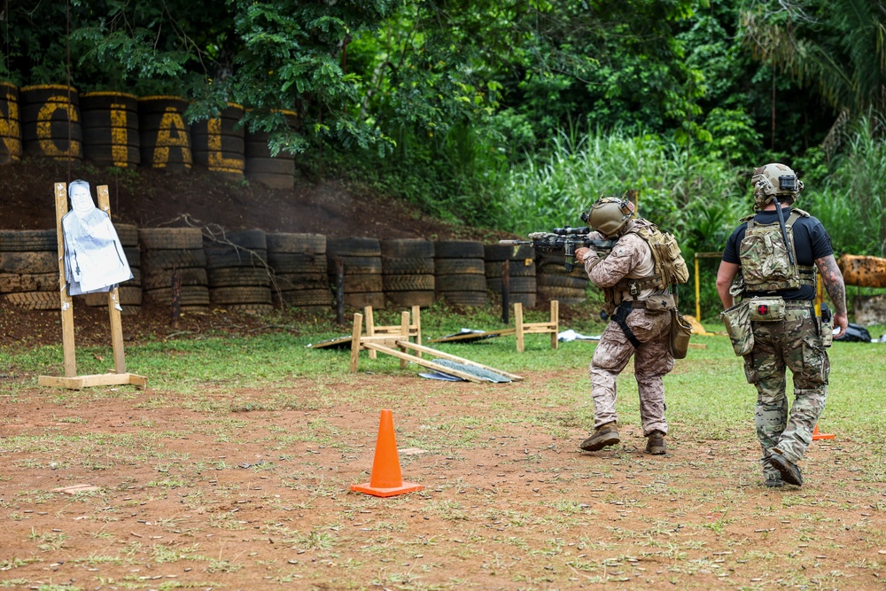 U.S. Marines and U.S. Army participate in joint training