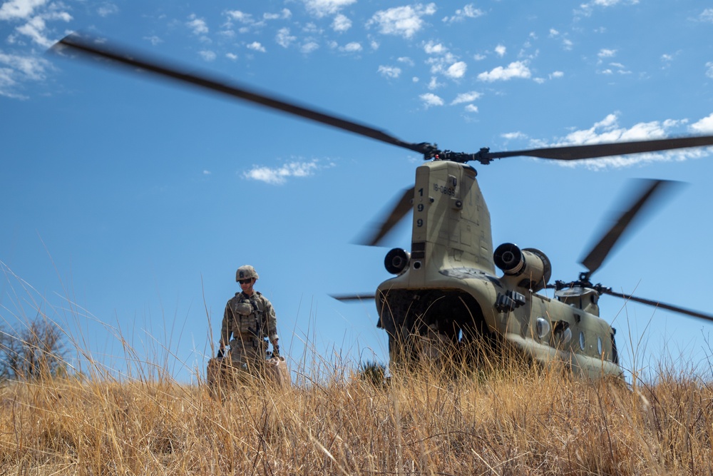 2-12 Infantry Regiment conducts air assault mission to support southern border mission