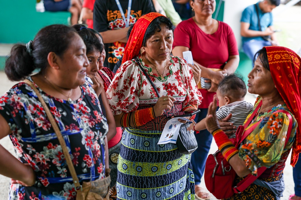 USNS Comfort hospital ship supports local health clinic