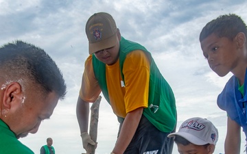 USNS Comfort Panama Beach Cleanup CP25