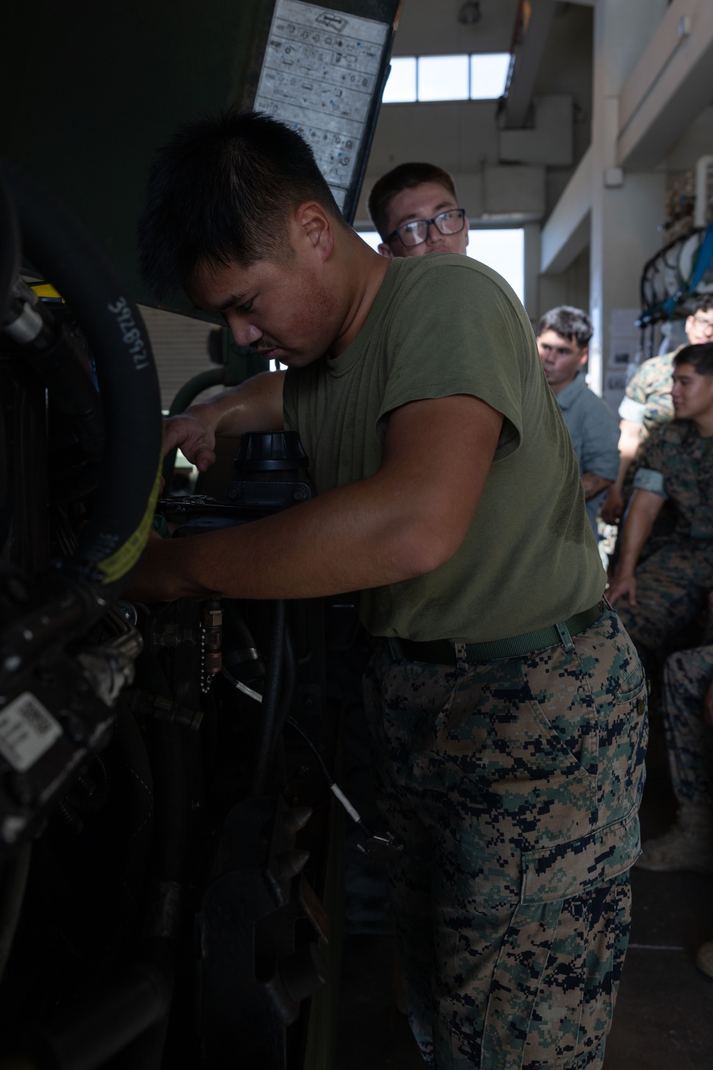 7th Communication Battalion| Marines Conduct Diagnostics on Diesel Motor