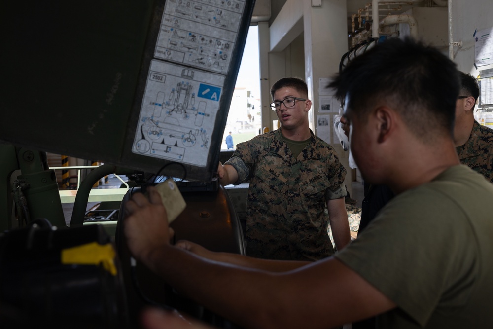 7th Communication Battalion| Marines Conduct Diagnostics on Diesel Motor