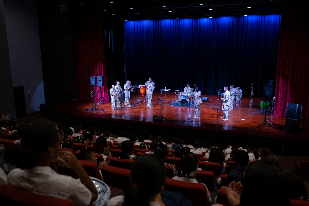 SENAN and U.S. Navy bands perform joint concert in Colon, Panama