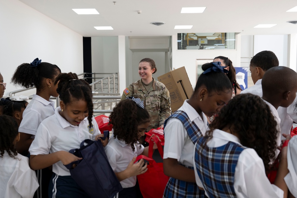 SENAN and U.S. Navy bands perform joint concert in Colon, Panama