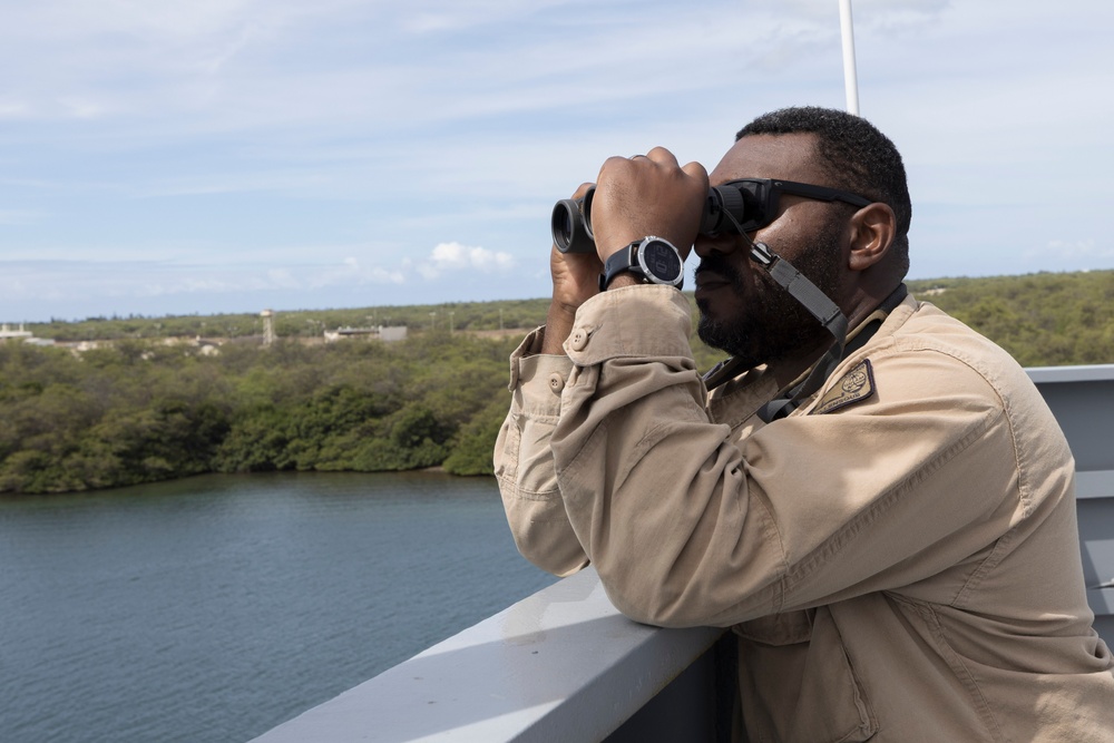 USS Frank Cable departs from Joint Base Pearl Harbor-Hickam