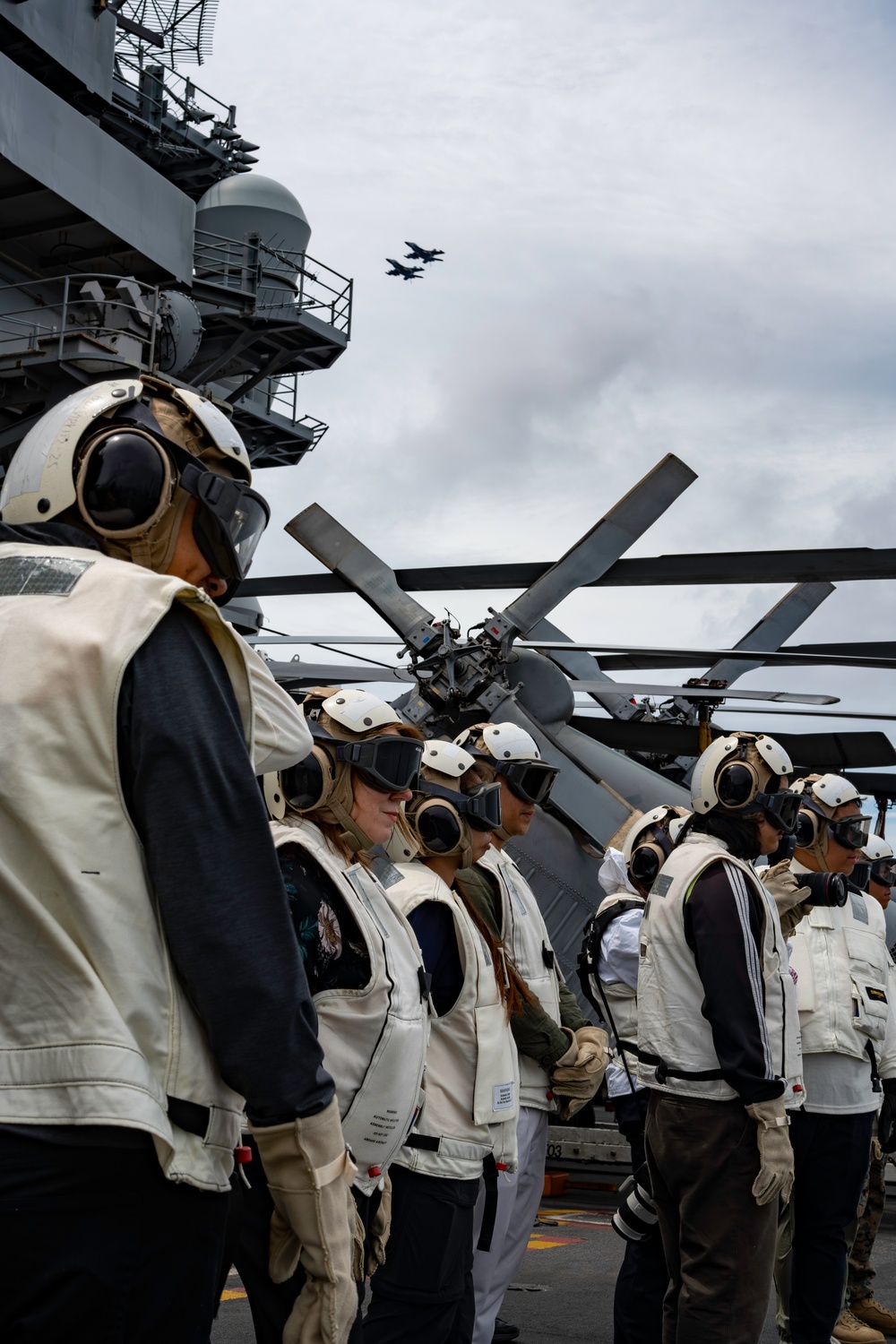USS George Washington Hosts Distinguished Visitors