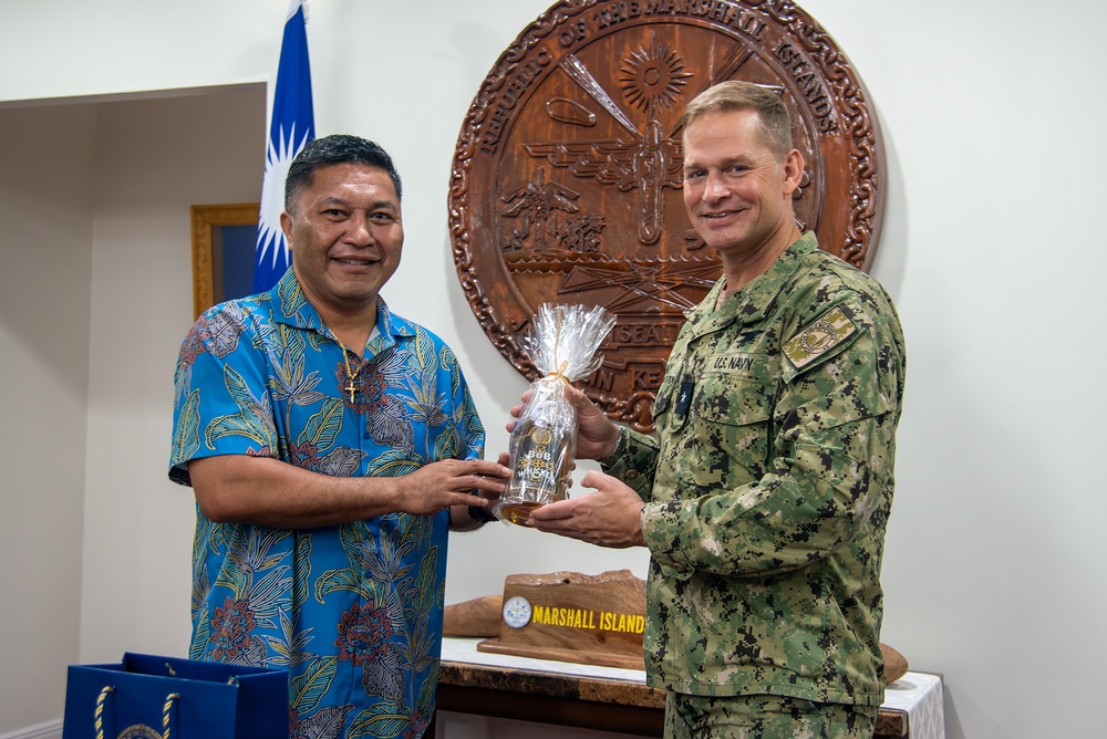 Joint Task Force-Micronesia visits RMI