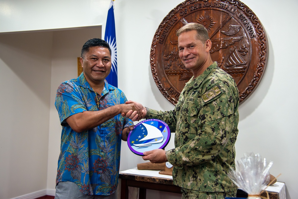 Joint Task Force-Micronesia visits RMI