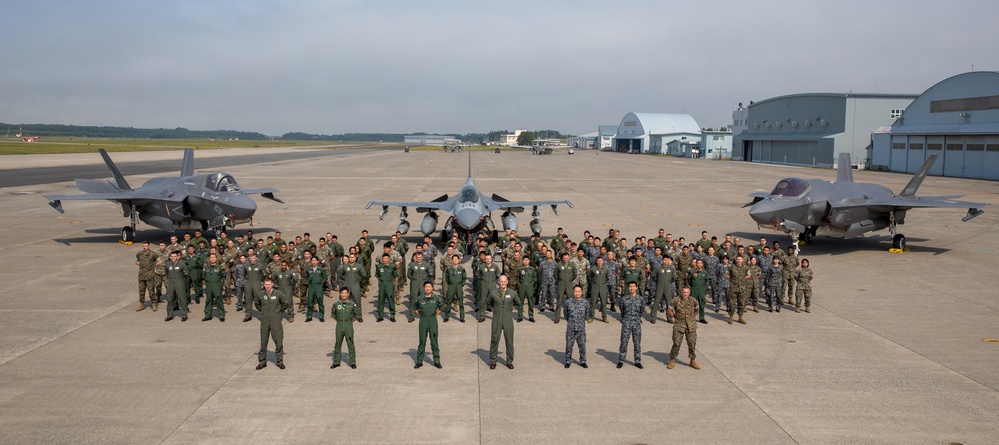 VMFA-214 gives JASDF tour of the F-35B Lightning II