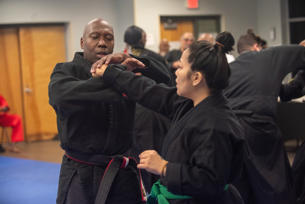 Army Reserve Lt. Col. leads in and out of uniform