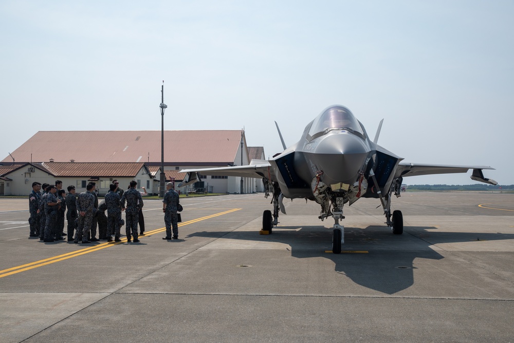 VMFA-214 gives JASDF tour of the F-35B Lightning II