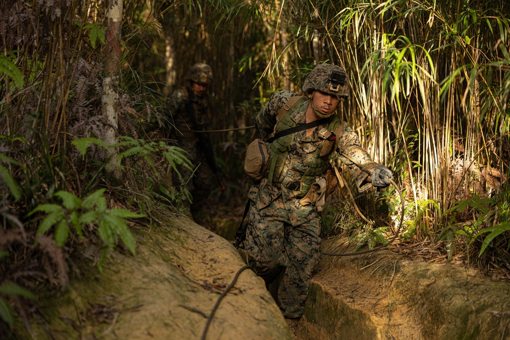 U.S. Marines with CLR-37 Conduct Basic Jungle Skills Course