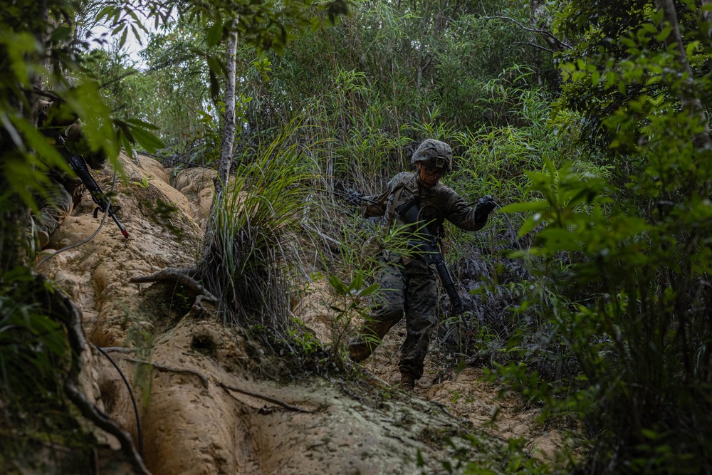 U.S. Marines with CLR-37 Conduct Basic Jungle Skills Course