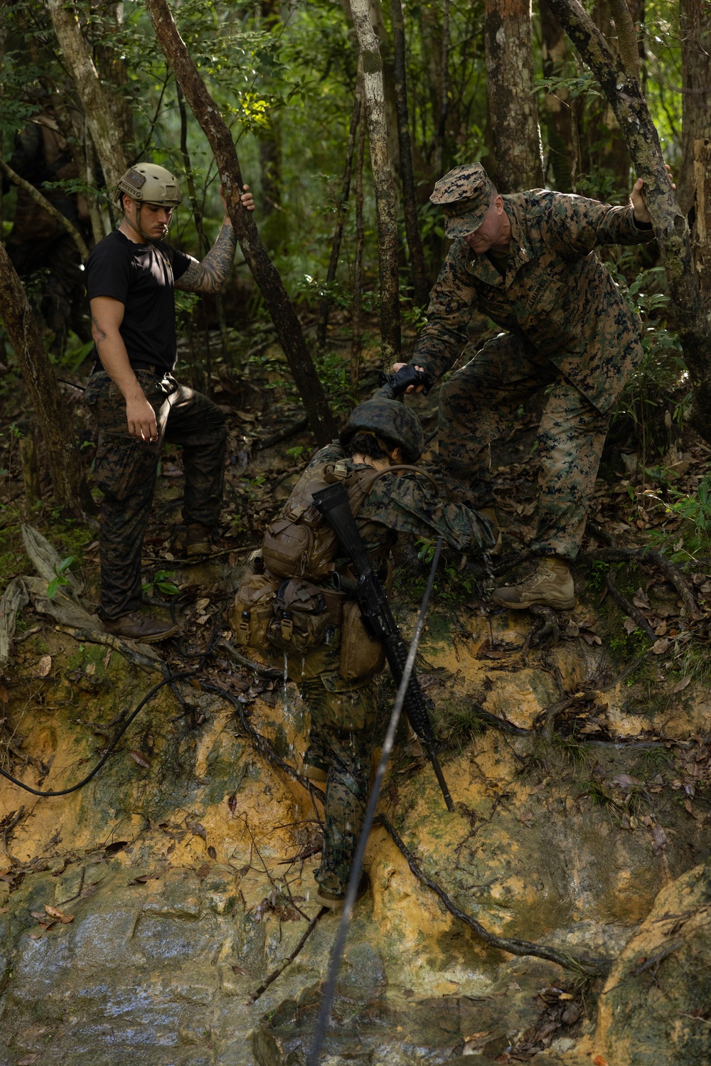 U.S. Marines with CLR-37 Conduct Basic Jungle Skills Course
